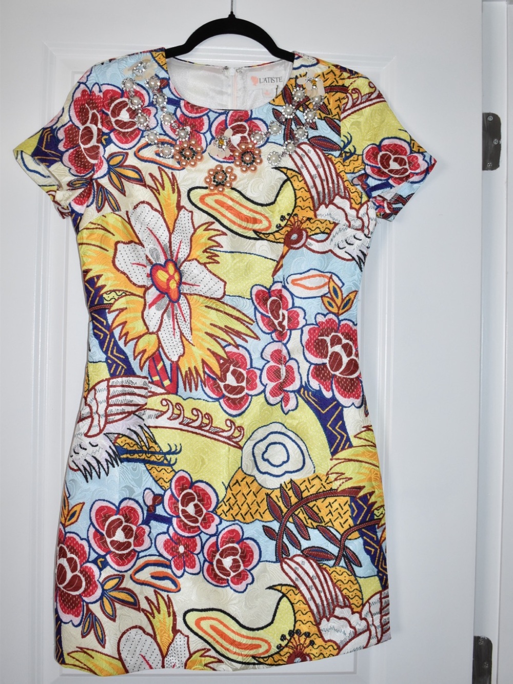 ✨ NWT L’atiste Embellished Floral Jacquard Shift Mini Dress Size Small - Picture 2 of 6